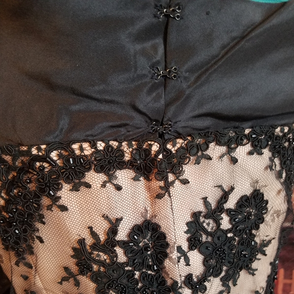 Strapless hand sewn silk gown with rose accent - Picture 13 of 16